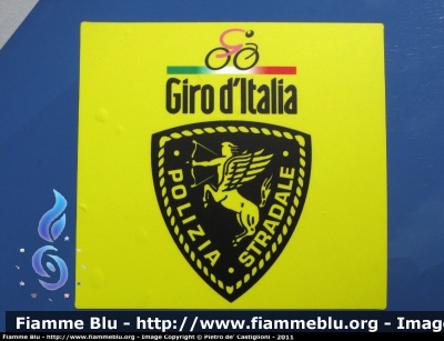 stemma Giro d'Italia 2011
Polizia di Stato
Polizia Stradale
Scorta al Giro d'Italia 2011

Parole chiave: stemma Giro_Italia_2011 Polizia _Stradale Alfa_Romeo 159