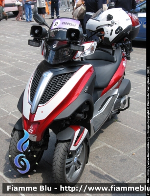 Piaggio MP3 Yourban
Vigili del Fuoco
In scorta al "Giro d'Italia 2011"
VF A0033
Parole chiave: Piaggio MP3_Yourban moto 3_ruote Giro_Italia_2011 VFA0033