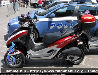 Piaggio MP3 Yourban
Vigili del Fuoco
In scorta al "Giro d'Italia 2011"
VF A0032
Parole chiave: Piaggio MP3_Yourban moto 3_ruote Giro_Italia_2011 VFA0032