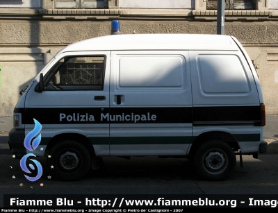 Piaggio Porter
Polizia Municipale
Milano
AR 380 JJ

Parole chiave: Polizia_ Municipale Milano PM AR380JJ Piaggio_Porter furgone