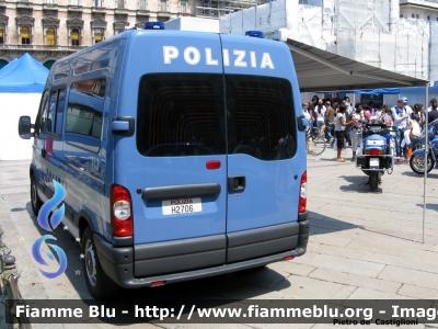 Renault Master III serie
Polizia di Stato
Stazione mobile
POLIZIA H2706
Parole chiave: Renault Master_IIIserie POLIZIAH2706 Festa_della_Polizia_2012