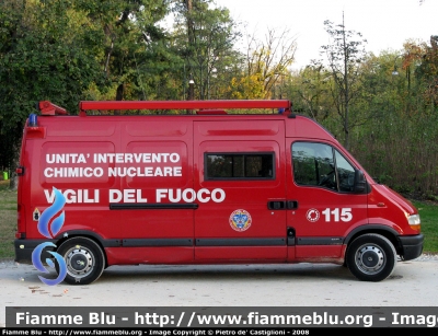 Renault Master II serie
Vigili del Fuoco
Unità intervento chimico nucleare
Milano
VF 21273

Parole chiave: festa_forze_Armate 8_novembre_2008 4_novembre_2008 NBCR Renault_Master_II_serie	Unità_intervento_chimico_nucleare Milano VF21273