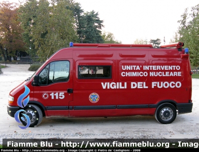 Renault Master II serie
Vigili del Fuoco
Unità intervento chimico nucleare
Milano
VF 21273

Parole chiave: festa_forze_Armate 8_novembre_2008 4_novembre_2008 NBCR Renault_Master_II_serie	Unità_intervento_chimico_nucleare Milano VF21273