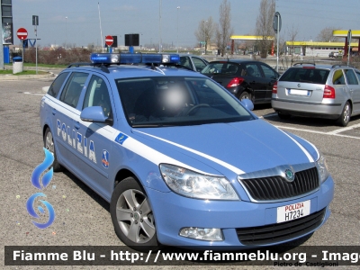 Skoda Octavia Wagon III serie
Polizia di Stato
Polizia Stradale in servizio sulla rete autostradale di Autostrade per l'Italia (A1 Milano - Bologna)
POLIZIA H7234
Parole chiave: Skoda Octavia_Wagon_IIIserie POLIZIAH7234