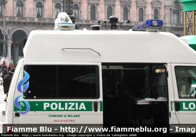 Volkswagen Transporter T4
Polizia Locale Milano
veicolo elettrico
Unità Mobile Videosorveglianza
Parole chiave: Polizia_Locale Milano Volkswagen_T4_restye veicolo_elettrico Unità_Mobile_Videosorveglianza telecamera_volante