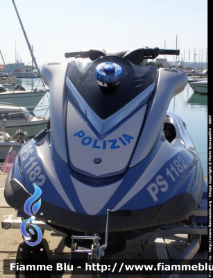 Acquascooter
Polizia di Stato
Polizia del Mare
PS 1182
Parole chiave: Acquascooter PS1182