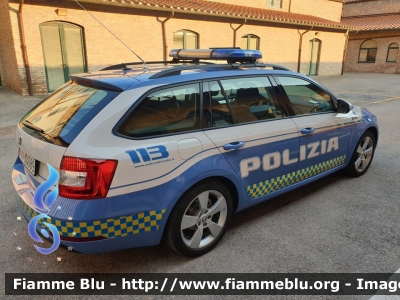 Skoda Octavia Wagon V serie
Polizia di Stato
Polizia Stradale
Allestimento Focaccia
Decorazione Grafica Artlantis
POLIZIA M4689
Parole chiave: Skoda_Octavia_Wagon_V_serie_siena