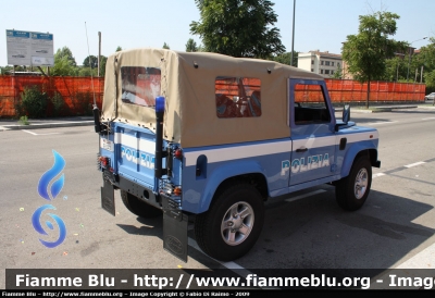 Land Rover Defender 90 
Polizia di Stato
Polizia E8340
Parole chiave: Land Rover Defender 90 polizia