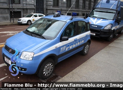 Fiat Nuova Panda 4x4 I serie
Polizia di Stato
POLIZIA H1410
Mezzo fornito dalla Regione Lombardia
Parole chiave: Fiat Nuova_Panda_4x4_Iserie POLIZIAH1410