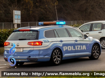 Volkswagen Passat Variant VIII serie
Polizia di Stato
Polizia Stradale in servizio sulla rete autostradale SALT
POLIZIA M0646
Parole chiave: Volkswagen Passat_Variant_VIIIserie POLIZIAM0646