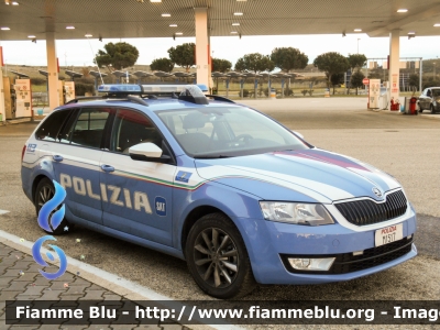 Skoda Octavia Wagon IV serie
Polizia di Stato
Polizia Stradale in servizio sulla rete autostradale di SAT
Seconda fornitura con la nuova livrea
Allestite Focaccia
Decorazione Grafica Artlantis
POLIZIA M1517
Parole chiave: Skoda Octavia_Wagon_IVserie POLIZIAM1517