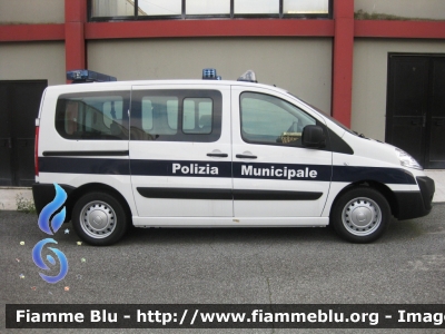 Fiat Scudo IV serie
Polizia Municipale Roma
POLIZIA LOCALE YA 699 AD
Parole chiave: Fiat Scudo_IVserie POLIZIALOCALEYA699AD