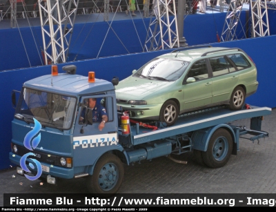 Iveco 100-13
Polizia di Stato
Carro soccorso e recupero
Allestimento Isoli
POLIZIA 63535
Parole chiave: Iveco 100-13 Polizia63535 Festa_della_Polizia_2009