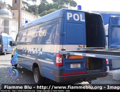 Mercedes-Benz Sprinter II serie
Polizia di Stato
C.N.E.S.
POLIZIA F3120
Parole chiave: Mercedes-Benz Sprinter_IIserie PoliziaF3120 Festa_della_Polizia_2006