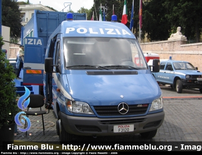 Mercedes-Benz Sprinter II serie
Polizia di Stato
C.N.E.S.
POLIZIA F3120
Parole chiave: Mercedes-Benz Sprinter_IIserie PoliziaF3120 Festa_della_Polizia_2006