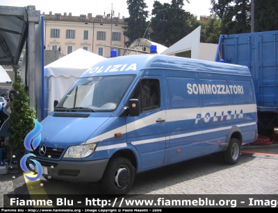 Mercedes-Benz Sprinter II serie
Polizia di Stato
C.N.E.S.
POLIZIA F3120
Parole chiave: Mercedes-Benz Sprinter_IIserie PoliziaF3120 Festa_della_Polizia_2006