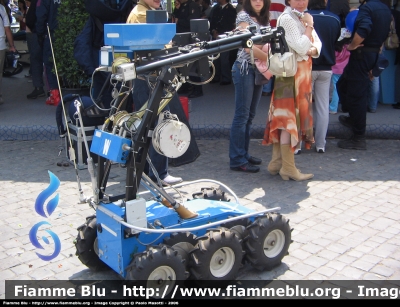 Robot
Polizia di Stato – Artificieri
Parole chiave: robot Festa_della_polizia_2006