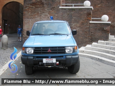 Mitsubishi Pajero SWB II serie
Polizia di Stato
Reparto Mobile
POLIZIA D5775
Parole chiave: Mitsubishi Pajero_SWB_IIserie POLIZIAD5775