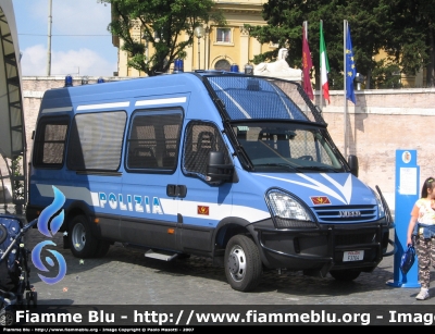 Iveco Daily IV Serie
Polizia di Stato
Reparto Mobile
POLIZIA F3764
Parole chiave: Iveco Daily_IVSerie PoliziaF3764 Festa_della_Polizia_2007