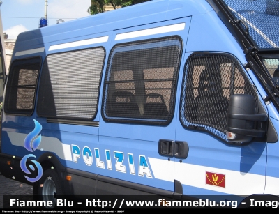 Iveco Daily IV Serie
Polizia di Stato
Reparto Mobile
Particolare del Laterale
POLIZIA F3764
Parole chiave: Iveco Daily_IVSerie PoliziaF3764 Festa_della_Polizia_2007