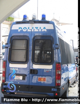 Iveco Daily IV Serie
Polizia di Stato
Reparto Mobile
POLIZIA F3764
Parole chiave: Iveco Daily_IVSerie PoliziaF3764 Festa_della_Polizia_2007