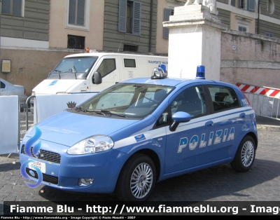 Fiat Grande Punto
Polizia di Stato
Polizia delle Comunicazioni
POLIZIA F7727
Parole chiave: Fiat Grande_Punto PoliziaF7727 Fersta_della_Polizia_2007