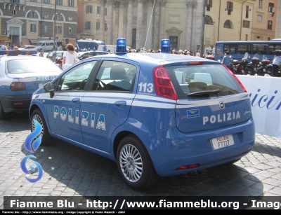 Fiat Grande Punto
Polizia di Stato
Polizia delle Comunicazioni
POLIZIA F7727
Parole chiave: Fiat Grande_Punto PoliziaF7727 Fersta_della_Polizia_2007