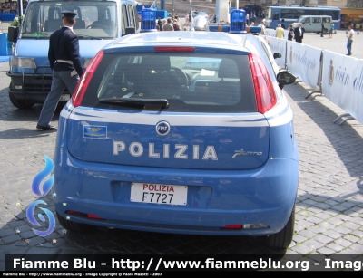 Fiat Grande Punto
Polizia di Stato
Polizia delle Comunicazioni
POLIZIA F7727
Parole chiave: Fiat Grande_Punto PoliziaF7727 Fersta_della_Polizia_2007