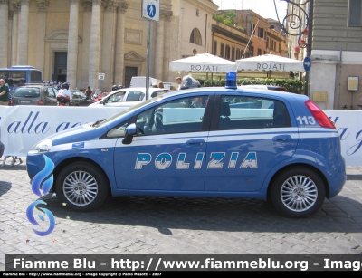 Fiat Grande Punto
Polizia di Stato
Polizia delle Comunicazioni
POLIZIA F7727
Parole chiave: Fiat Grande_Punto PoliziaF7727 Fersta_della_Polizia_2007