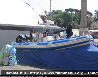 Stilmar 680
Polizia di Stato
Polizia del Mare
Parole chiave: Gommone_Stilmar_680 Festa_della_Polizia 2007