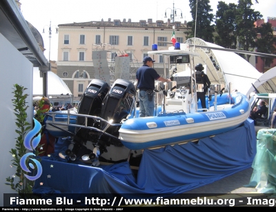 Stilmar 680
Polizia di Stato
Polizia del Mare
Parole chiave: Gommone_Stilmar_680 Festa_della_Polizia 2007