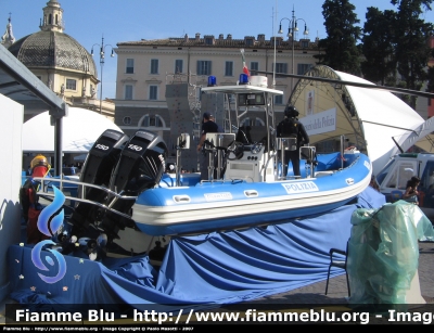 Stilmar 680
Polizia di Stato
Polizia del Mare
Parole chiave: Gommone_Stilmar_680 Festa_della_Polizia 2007