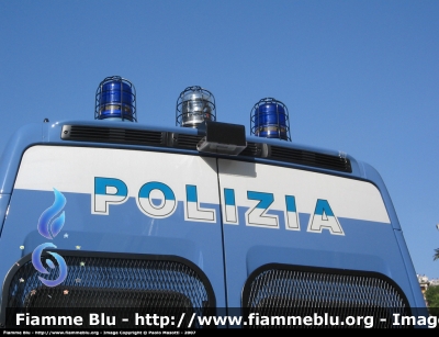 Iveco Daily IV Serie
Polizia di Stato
Reparto Mobile
Particolare del Gruppo Lampeggiante
POLIZIA F3764
Parole chiave: Iveco Daily_IVSerie PoliziaF3764 Festa_della_Polizia_2007