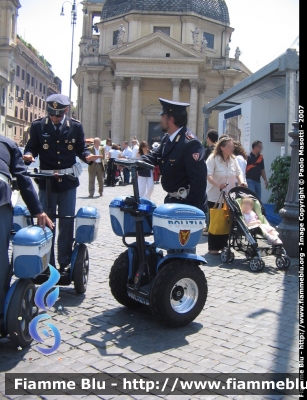 Segway XT
Polizia di Stato
Polizia Ferroviaria
Parole chiave: Segway XT Festa_della_Polizia_2007