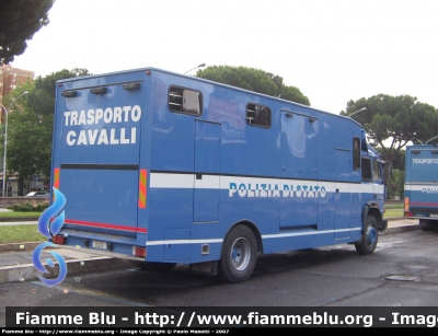 Iveco 175-24
Polizia di Stato
Reparto a Cavallo
Polizia 70443
Parole chiave: Iveco 175-24 Polizia70443