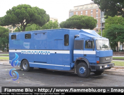 Iveco 175-24
Polizia di Stato
Reparto a Cavallo
Polizia 70443
Parole chiave: Iveco 175-24 Polizia70443