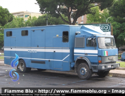 Iveco 175-24
Polizia di Stato
Reparto a Cavallo
Polizia 70444
Parole chiave: Iveco 175-24 Polizia70444