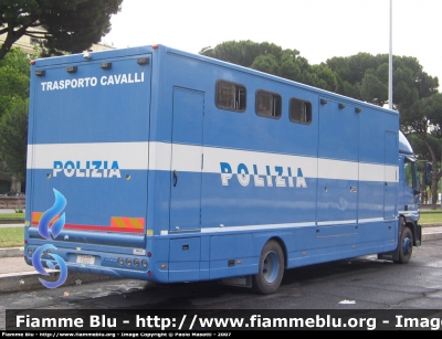 Iveco EuroCargo 160E28 II serie
Polizia di Stato
Reparto a Cavallo
Polizia F5453
Parole chiave: Iveco EuroCargo_160E28_IIserie PoliziaF5453