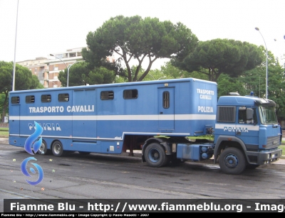 Iveco TurboStar 190-42
Polizia di Stato
Reparto a Cavallo
Polizia 78501
Parole chiave: Iveco TurboStar_190-42 Polizia78501