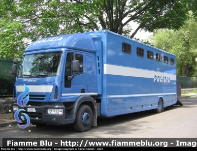 Iveco EuroCargo 160E28 II serie
Polizia di Stato
Reparto a Cavallo
Polizia F5453
Parole chiave: Iveco EuroCargo_160E28_IIserie PoliziaF5453