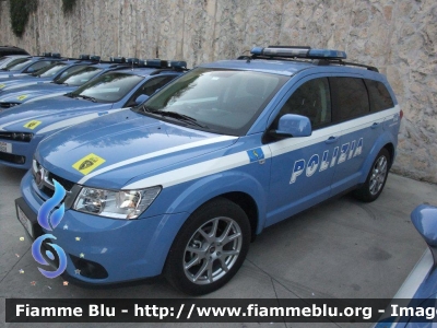 Fiat Freemont
Polizia di Stato
Polizia Stradale 
Compartimento di Milano
Suv in fase di valutazione tacnica attualmente inserito nel parco mezzi della Polstrada al Giro d'Italia 2012
POLIZIA H5259

Si ringrazia il personale Polstrada del Giro e quello dell'Autocentro Polizia di Milano
Parole chiave: Fiat Freemont PoliziaH5259 Giro_Italia_2012