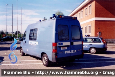 Fiat Ducato Maxi II serie
Polizia di Stato
Polizia Stradale Viabilità Autostradale Concessionaria ASTM AutoStrada Torino Milano
Sottosezione di Villarboit (NO)
Furgone allestito per l'Infortunistica Stradale in uso dalla fine degli anni '90 fino alla dismissione della Sottosezione
POLIZIA D2397
Si ringrazia Fabio M. per le foto e la disponibilità
Parole chiave: Fiat Ducato_IIserie PoliziaD2397