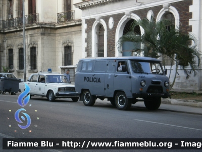 Uaz 452
Policia Avana Cuba
foto di 
Massimo Calzone
Parole chiave: Policia_Avana_Cuba_Uaz_452