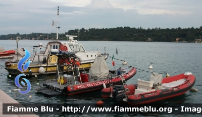 Gommone  Clubman 21
Vigili del Fuoco
Nucleo Interforze VVF-GC di Salò-Bs
Parole chiave: Vigili_del_Fuoco_Sezione_Nautica_Gommone_3.JPG