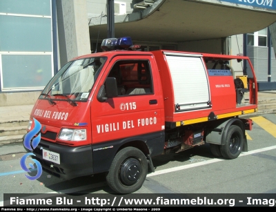 Piaggio Porter Colibrì 4x4 II serie
Vigili del Fuoco
Comando Provinciale di Genova
AutoPompaSerbatoio allestimento Piemme Antincendi
VF 23637
Parole chiave: Piaggio Porter_Colibrì_4x4_IIserie VF23637