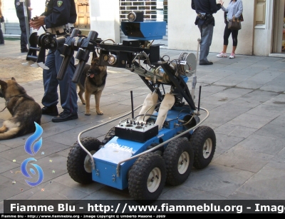 Robot
Polizia di Stato
Artificeri
Parole chiave: Robot Polizia Festa_della_Polizia_2009