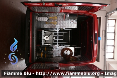 Iveco Daily IV serie restyle
Vigili del Fuoco
Comando Provinciale di Milano
Unità per il Soccorso Ferroviario
Esemplare unico
VF 26518 
Parole chiave: Iveco Daily_IVserie_restyle VF26518