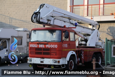 Fiat Iveco 300PC
Vigili del Fuoco
Comando Provinciale di Torino
Snorkel allestimento Cela
VF 11676
Parole chiave: Fiat-Iveco 300PC VF11676