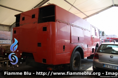 OM 150
Vigili del Fuoco
Comando Provinciale di Roma
AutoPompaSerbatoio storica
in restauro presso 
le Officine di Capannelle
Parole chiave: OM 150