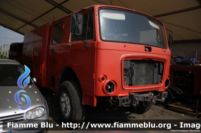 OM 150
Vigili del Fuoco
Comando Provinciale di Roma
AutoPompaSerbatoio storica
in restauro presso 
le Officine di Capannelle
Parole chiave: OM 150